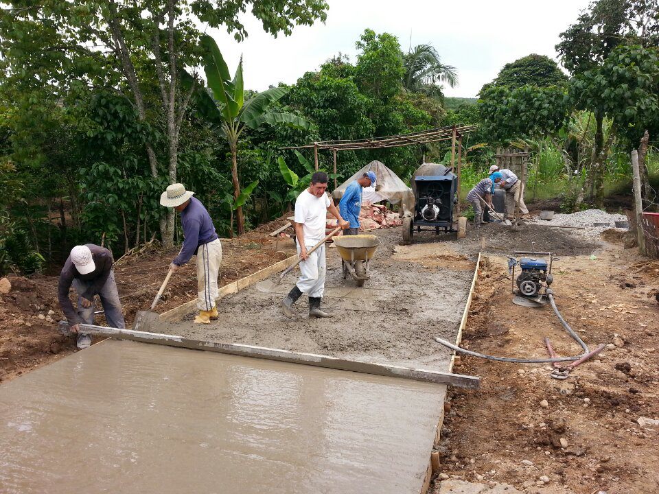 APORTE DE LA COMUNIDAD CON LA MANO DE OBRA 