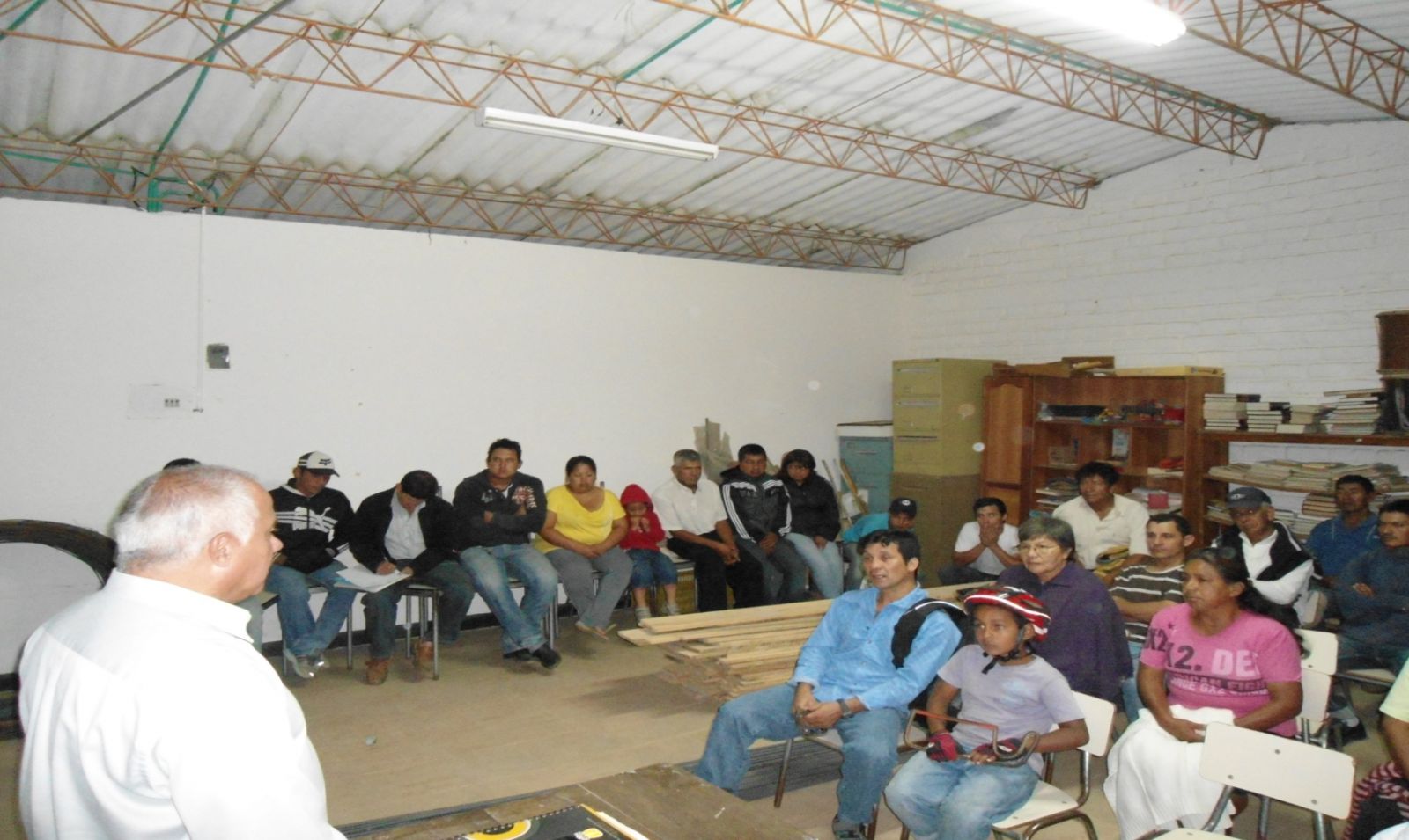 socializacion a la comunidad placa huella
